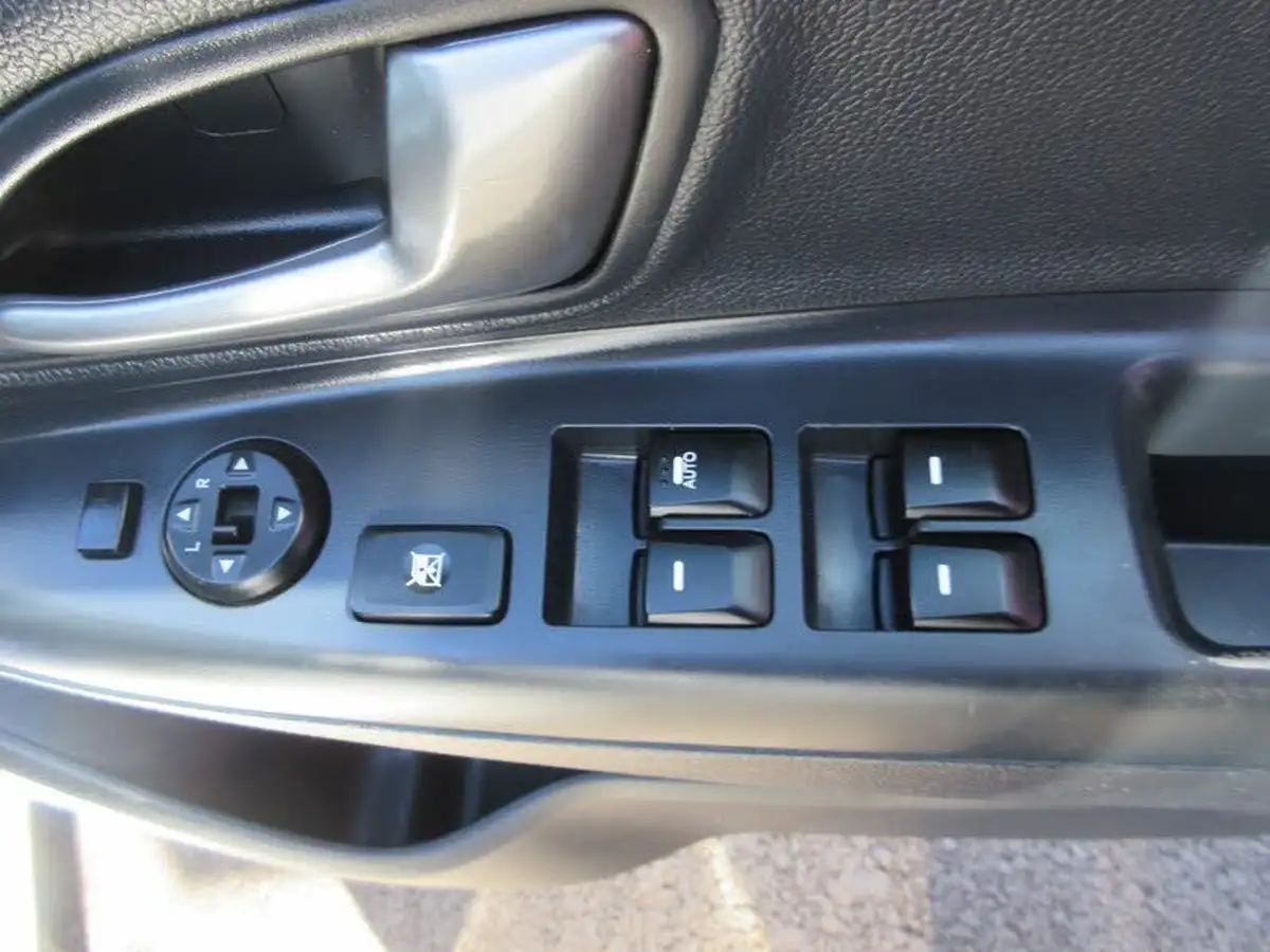 2014-kia-rio-14-3-isg-5d-big-24