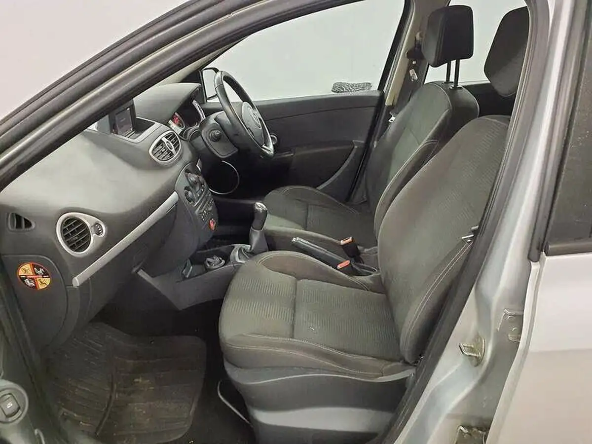 2011-renault-clio-15td-dynamique-tom-tom-15dci-fap-hatchback-5d-big-8