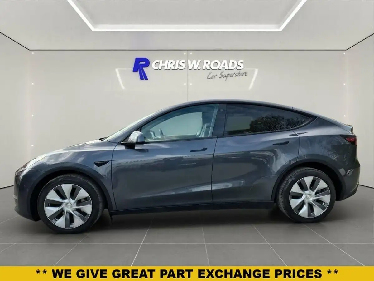 2022-tesla-model-y-e-long-range-big-7