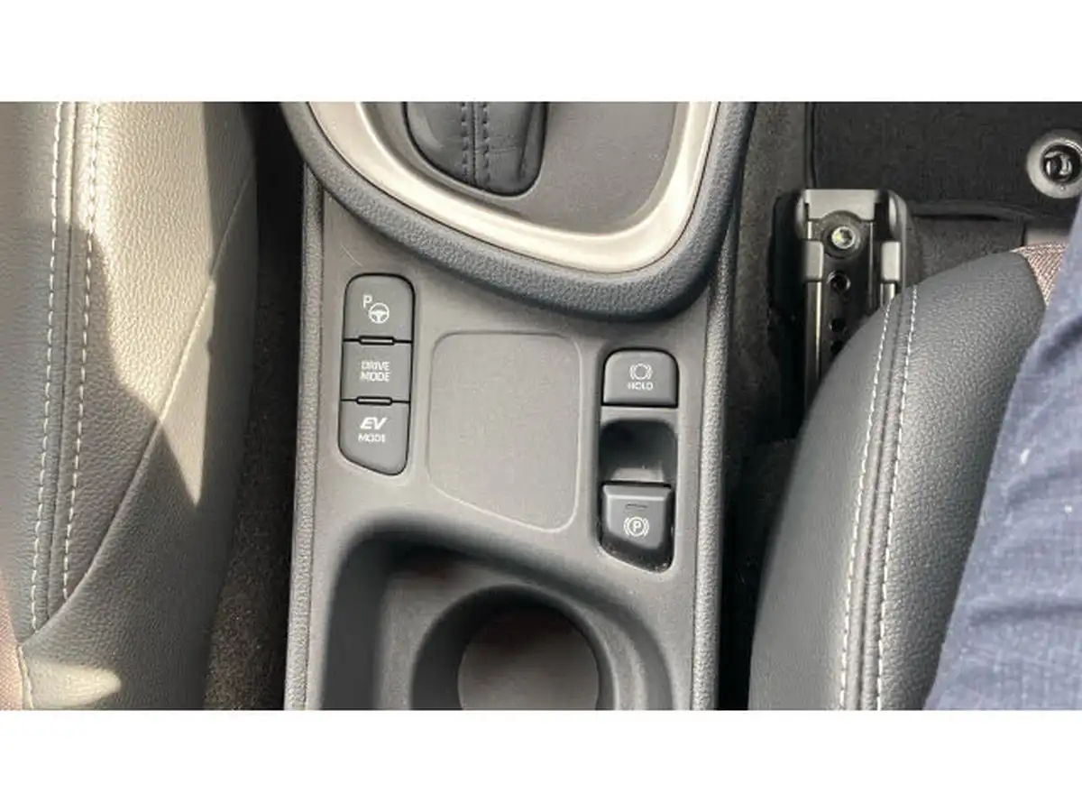 2023-toyota-yaris-cross-15-vvt-i-excel-awd-i-big-35