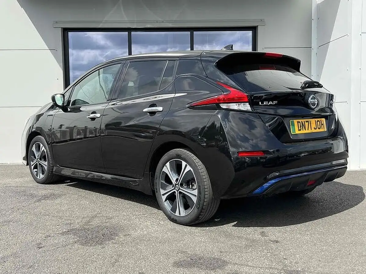 2021-nissan-leaf-e-tekna-big-15