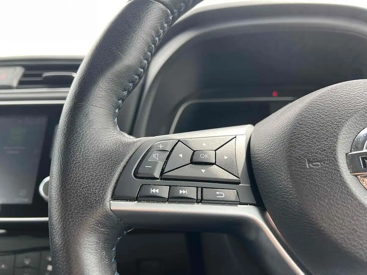 2021-nissan-leaf-e-tekna-big-38