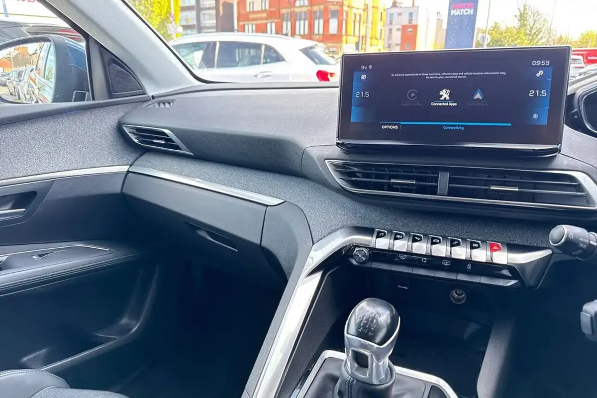 2021-peugeot-3008-suv-12-puretech-allure-premium-big-19