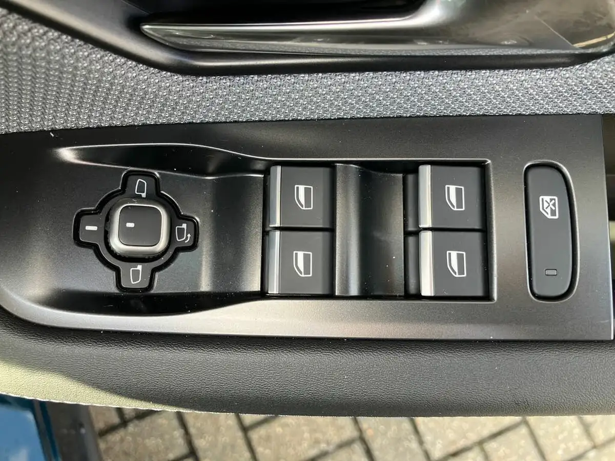 2024-vauxhall-grandland-e-gs-big-17