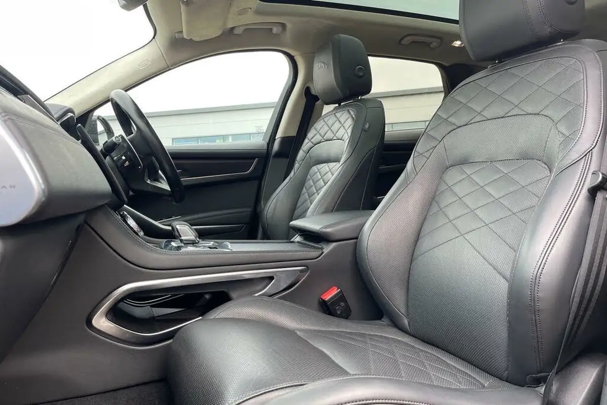2021-jaguar-f-pace-20-d200-hse-mhev-big-27