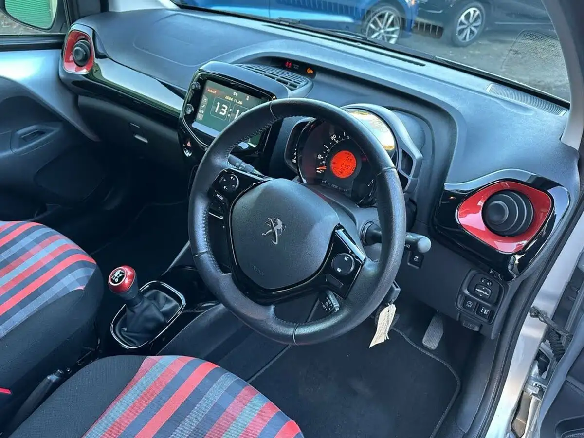 2020-peugeot-108-10-collection-ss-top-big-35