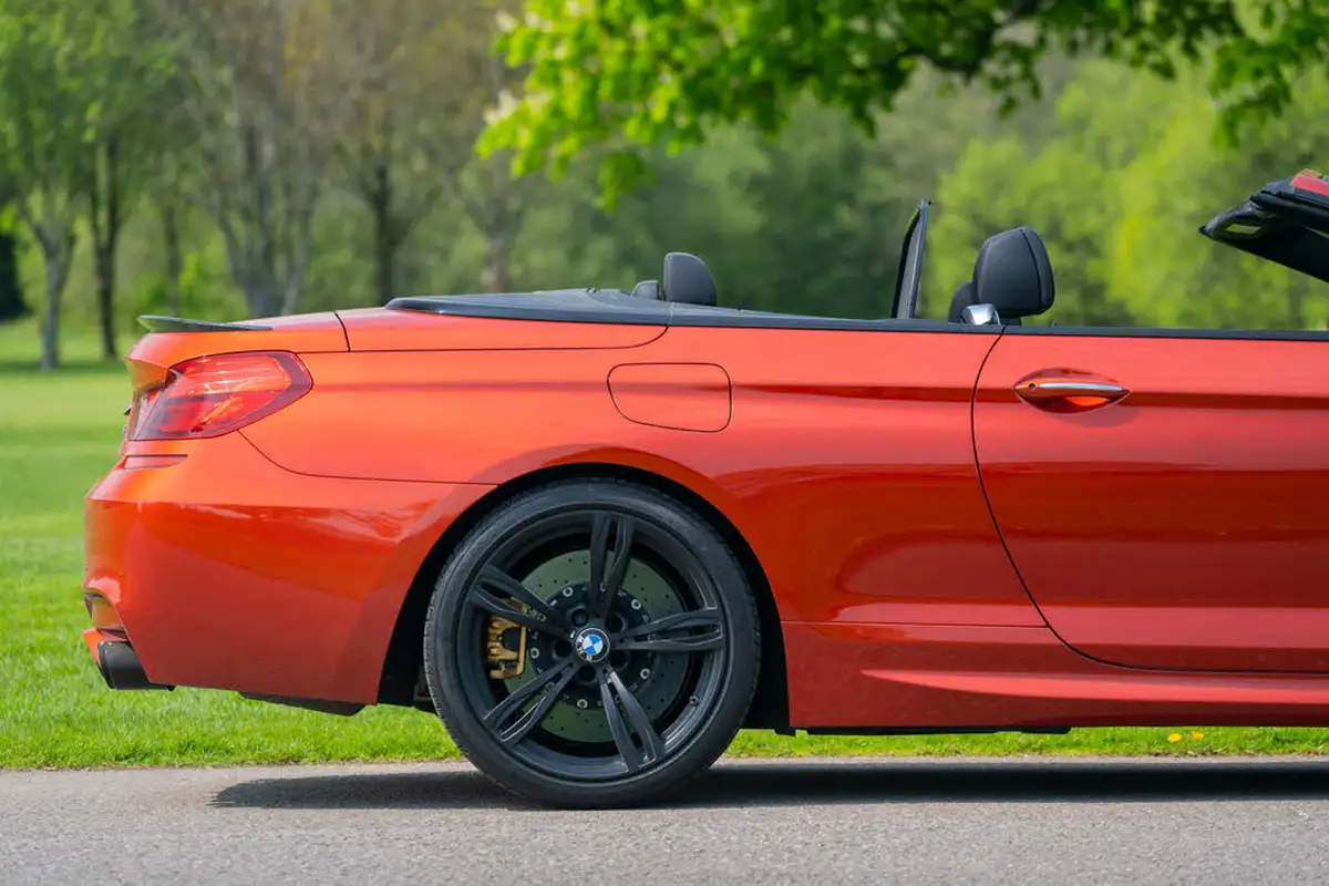 2015-bmw-6-series-44-m6-575bhp-convertible-2d-big-27