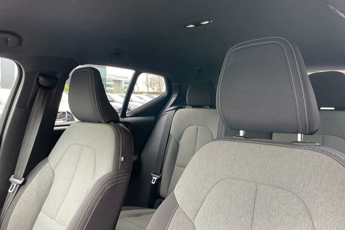 2022-volvo-xc40-20-b3-plus-big-27