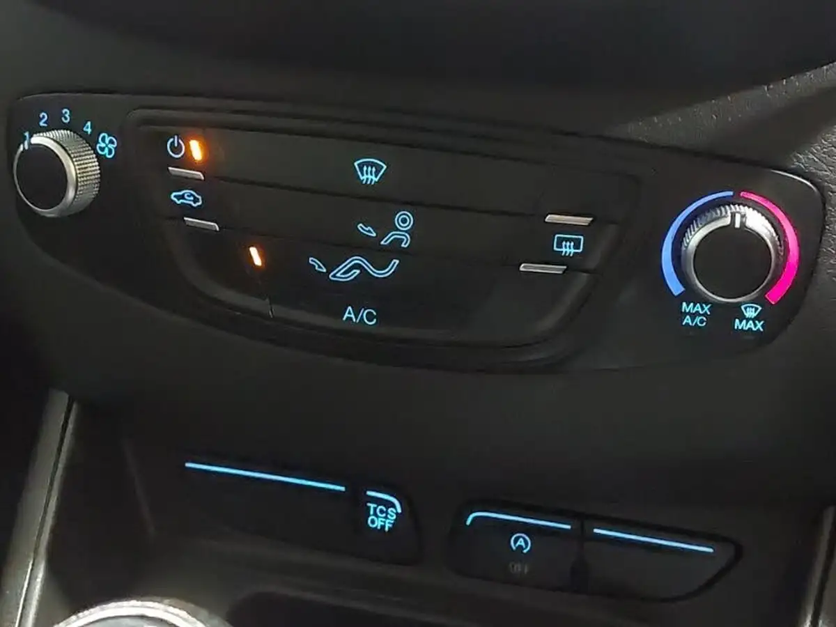 2022-ford-transit-courier-10t-limited-ecoboost-big-15