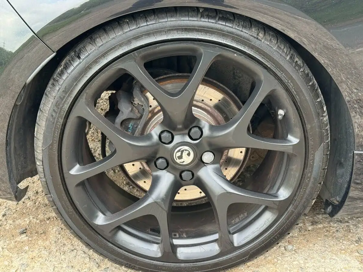 2013-vauxhall-astra-20-vxr-big-30
