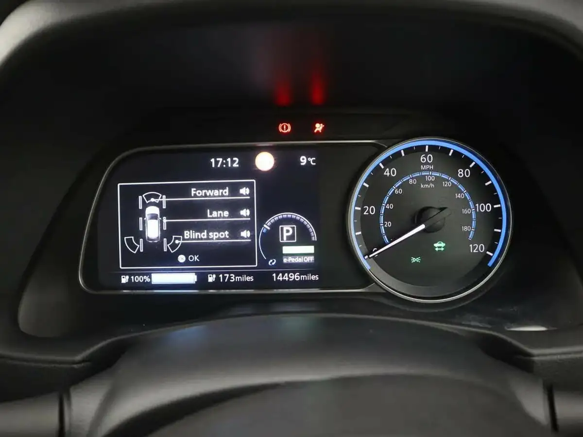 2022-nissan-leaf-e-acenta-big-10