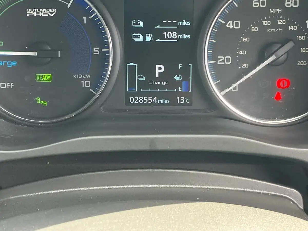 2020-mitsubishi-outlander-24-exceed-phev-big-45