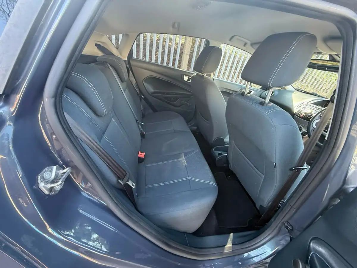 2012-ford-fiesta-14-titanium-5d-big-30