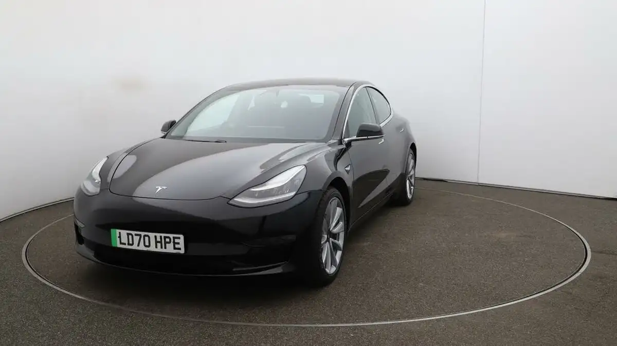 2020-tesla-model-3-e-long-range-big-31