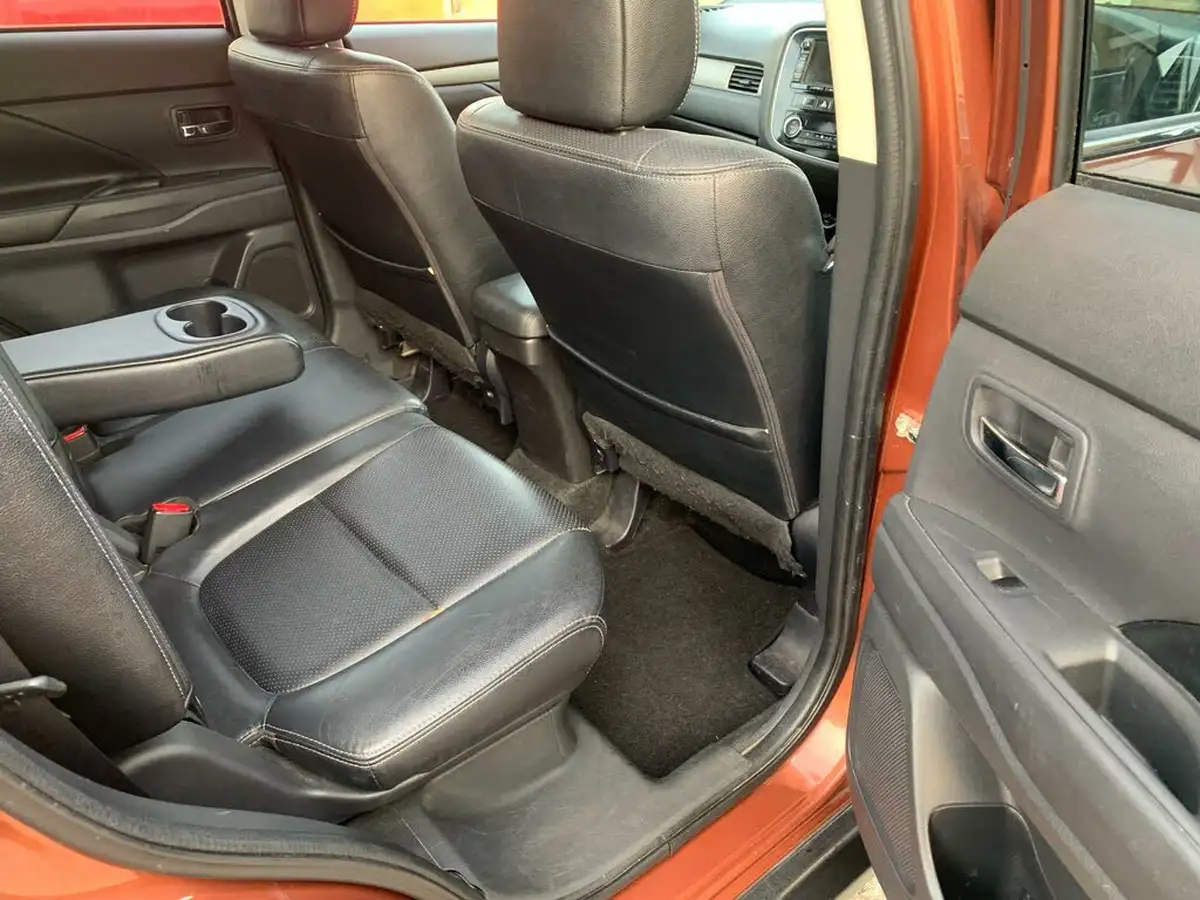 2014-mitsubishi-outlander-22di-d-gx4-big-11
