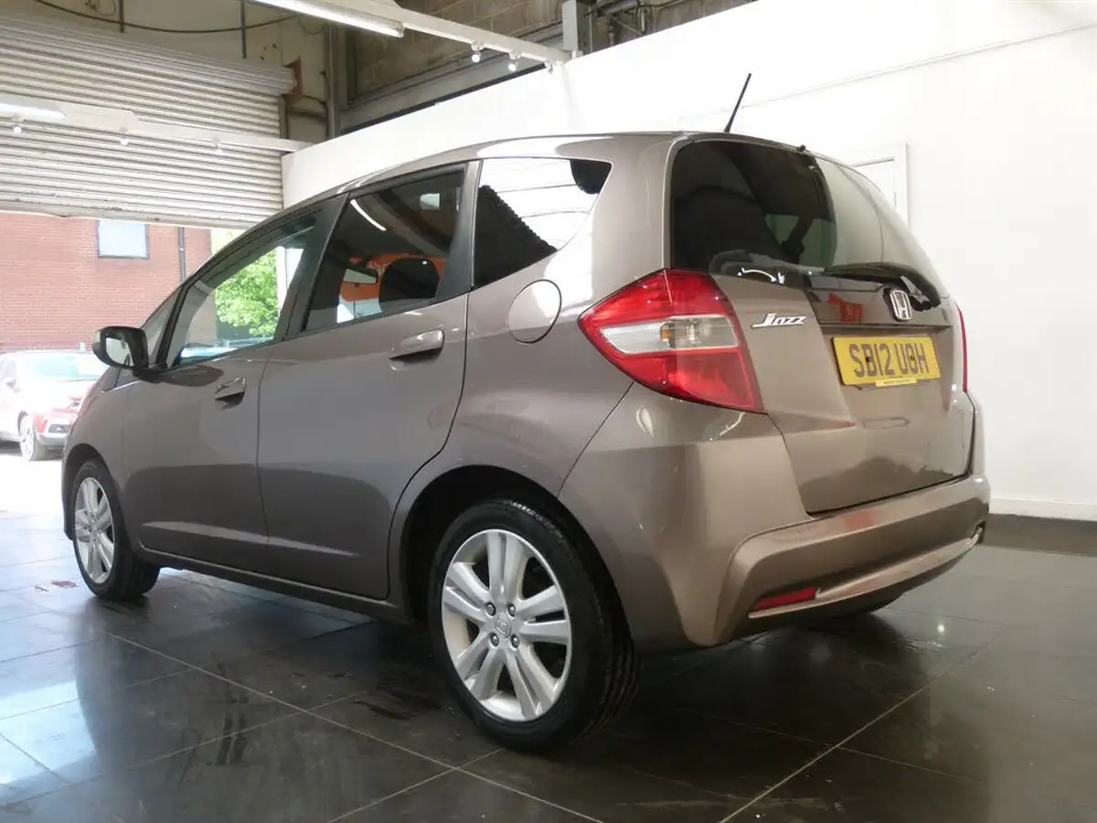 2012-honda-jazz-14-ex-big-9