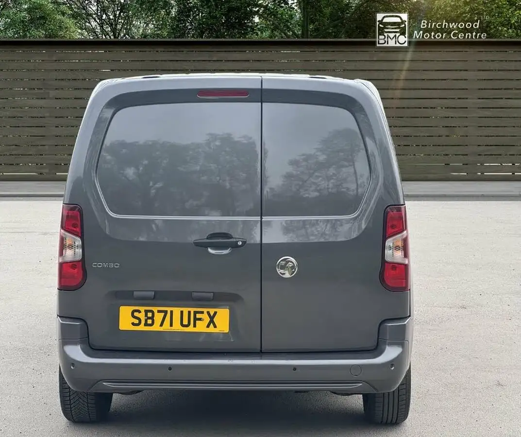 2022-vauxhall-combo-15cdti-sportive-2000-100pseu6d-big-5