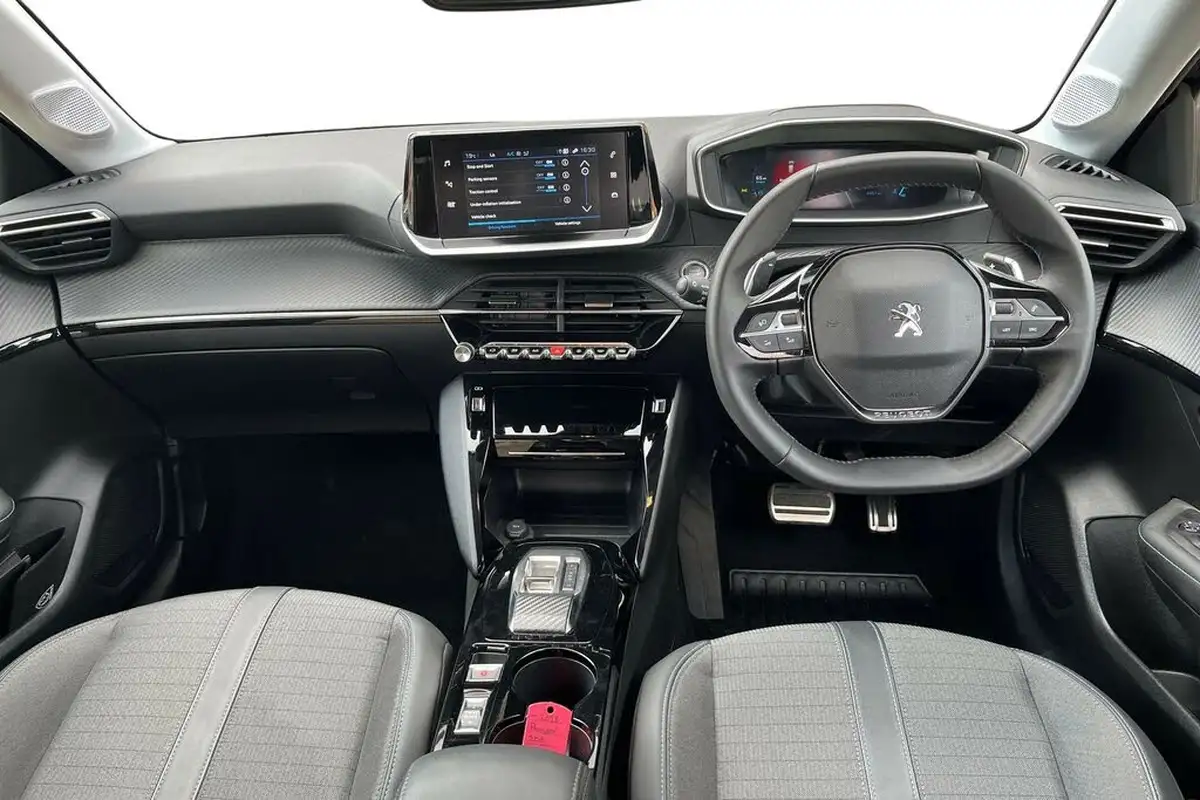 2023-peugeot-208-12-puretech-allure-premium-100ps-eat8-big-10
