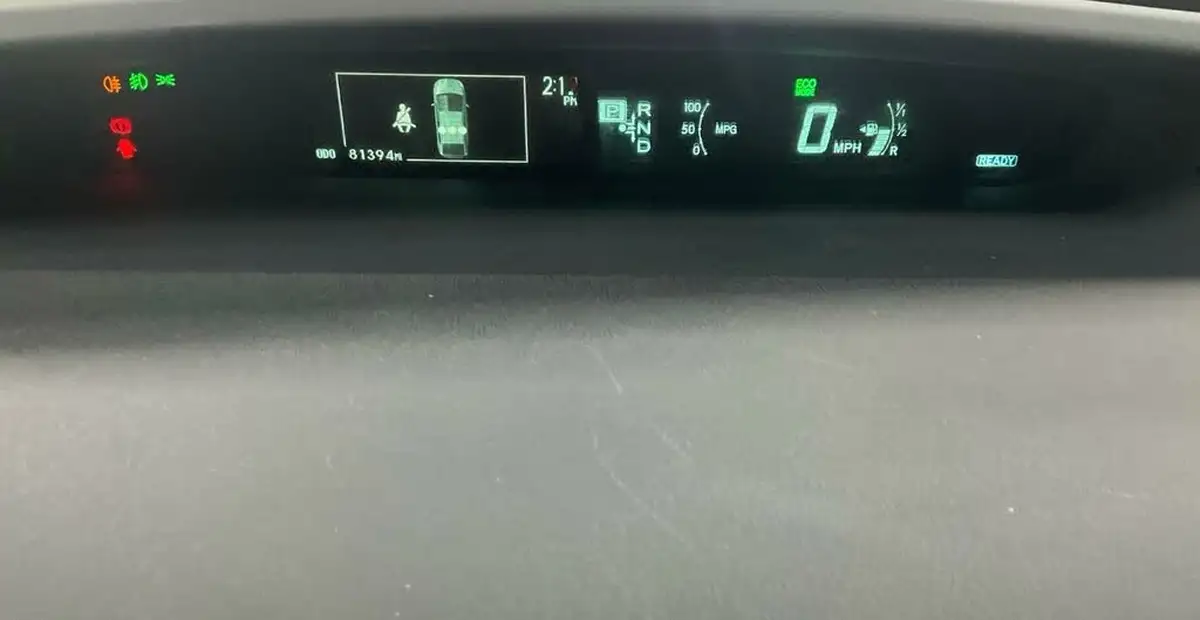 2013-toyota-prius-18-vvt-i-phev-big-3