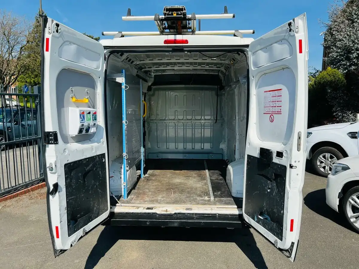 2020-peugeot-boxer-20-bluehdi-professional-335-l2h2-big-19