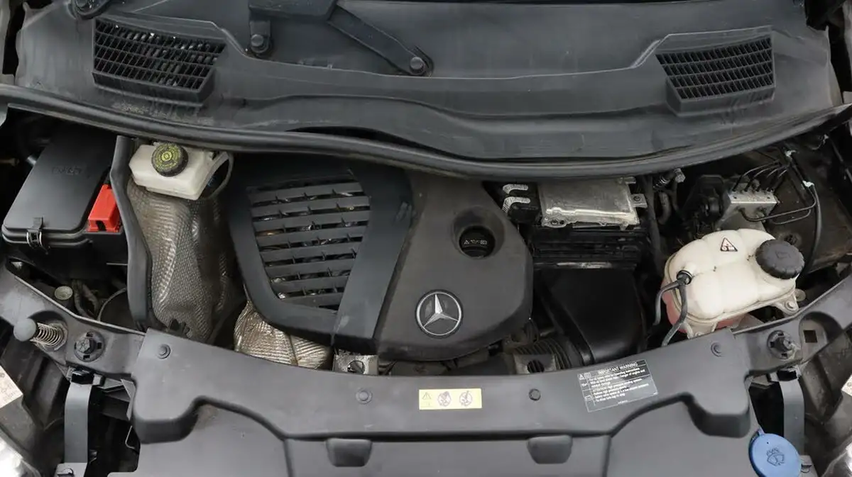 2020-mercedes-benz-v-class-20d-v220d-amg-line-long-big-19