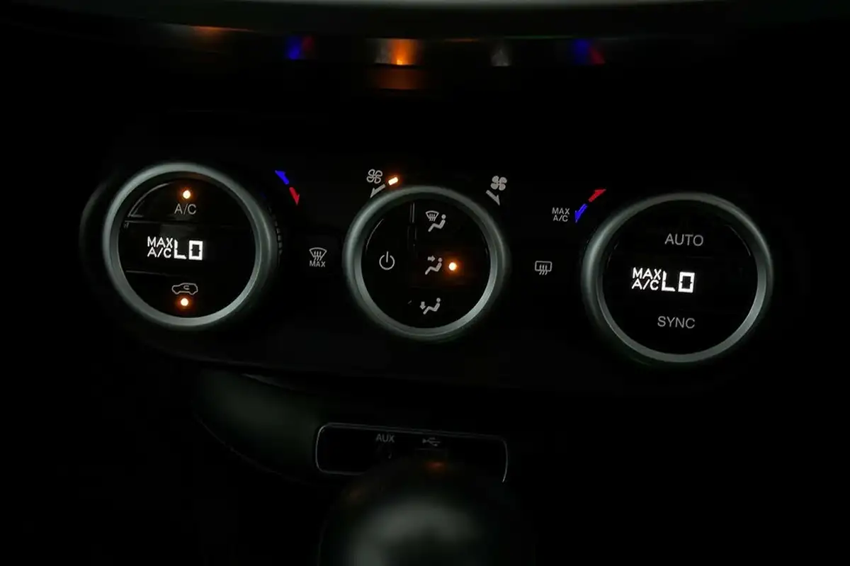 2015-fiat-500x-20multijet-ii-cross-plus-opening-edition-big-13
