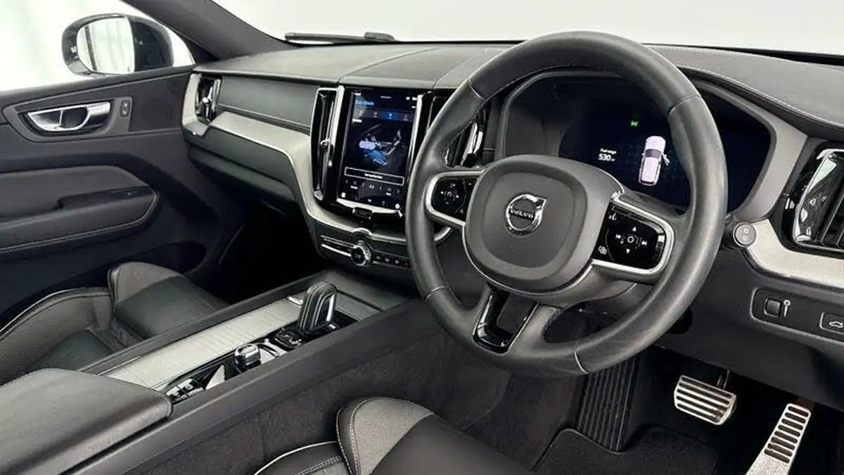 2022-volvo-xc60-20td-b4-r-design-pro-big-5