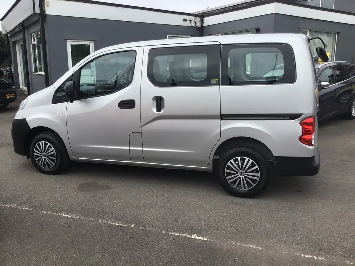 2021-nissan-nv200-big-3