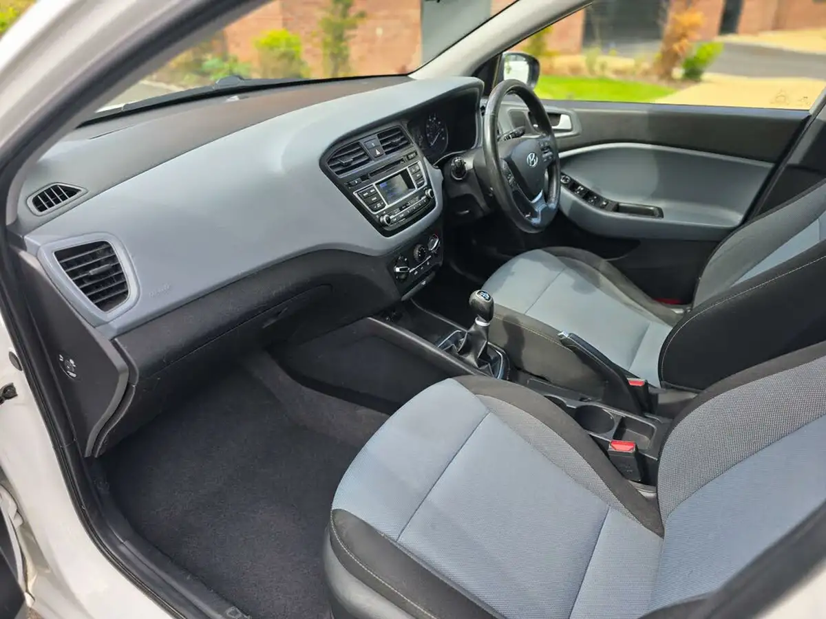 2016-hyundai-i20-12-se-hatchback-5d-big-32