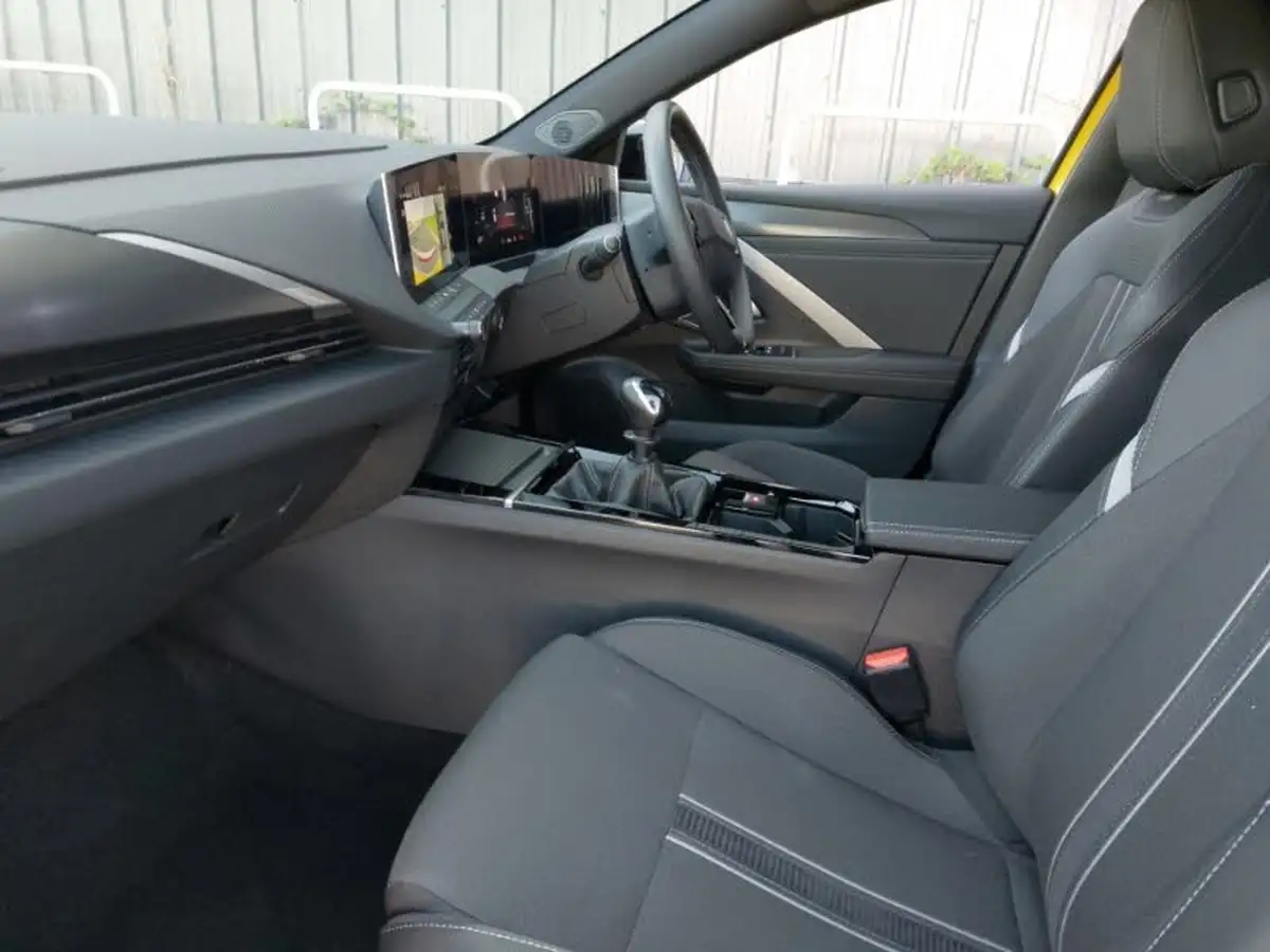 2024-vauxhall-astra-12-turbo-gs-130ps-hatchback-big-4