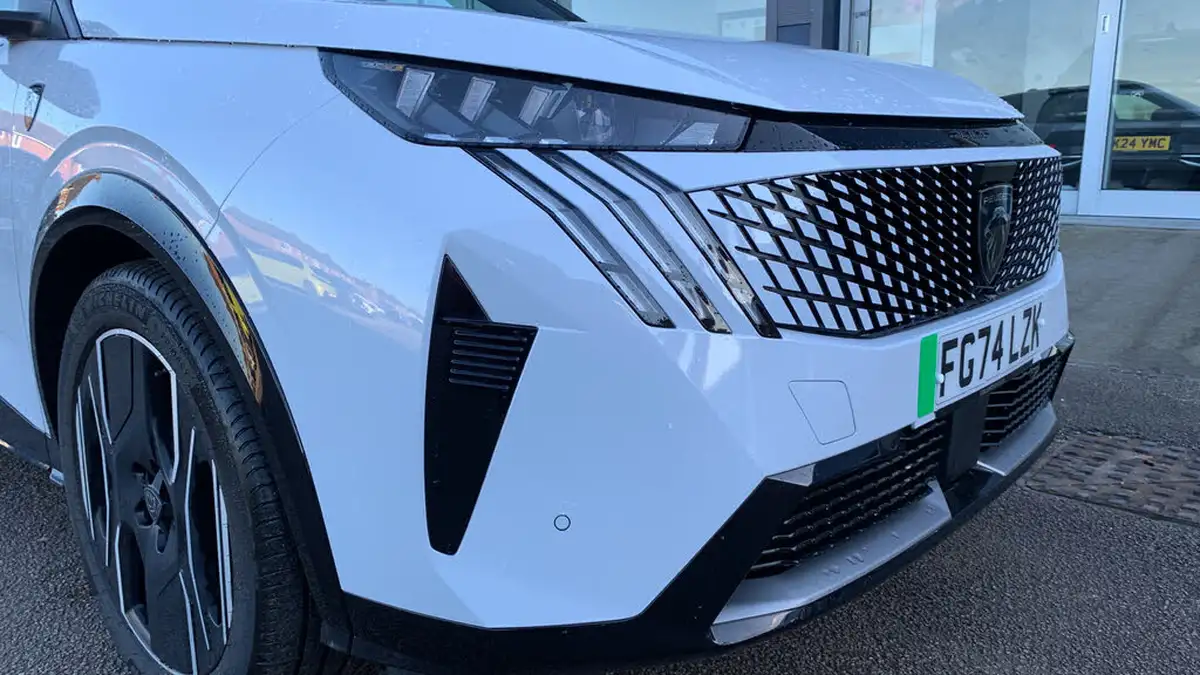2024-peugeot-3008-suv-e-gt-big-48
