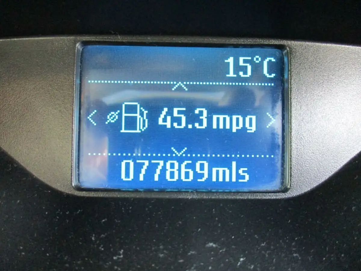 2012-ford-focus-16-zetec-ti-vct-105ps-hatchback-big-15