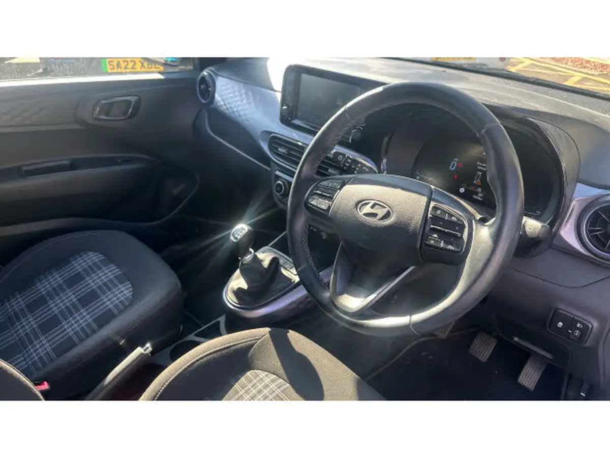 2023-hyundai-i10-12-premium-big-8