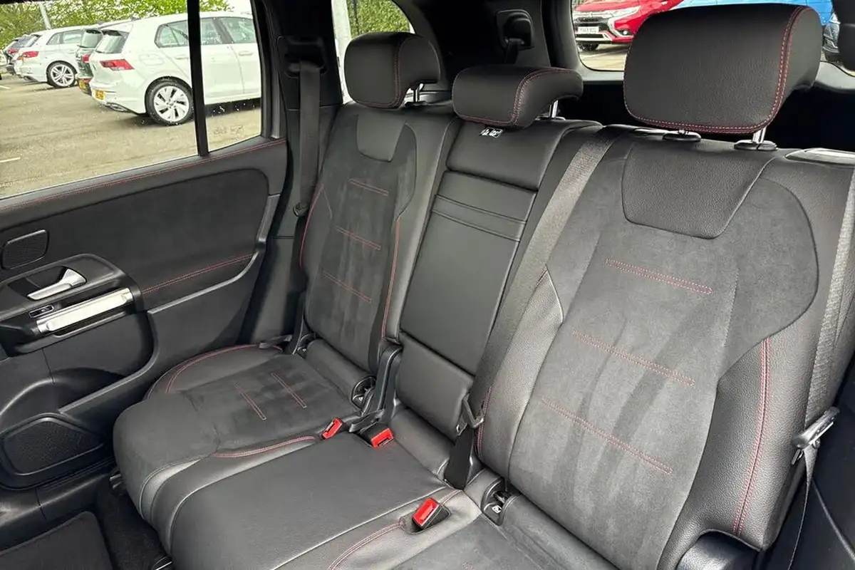 2022-mercedes-benz-glb-class-13-glb200-amg-line-premium-7g-tronic-big-18