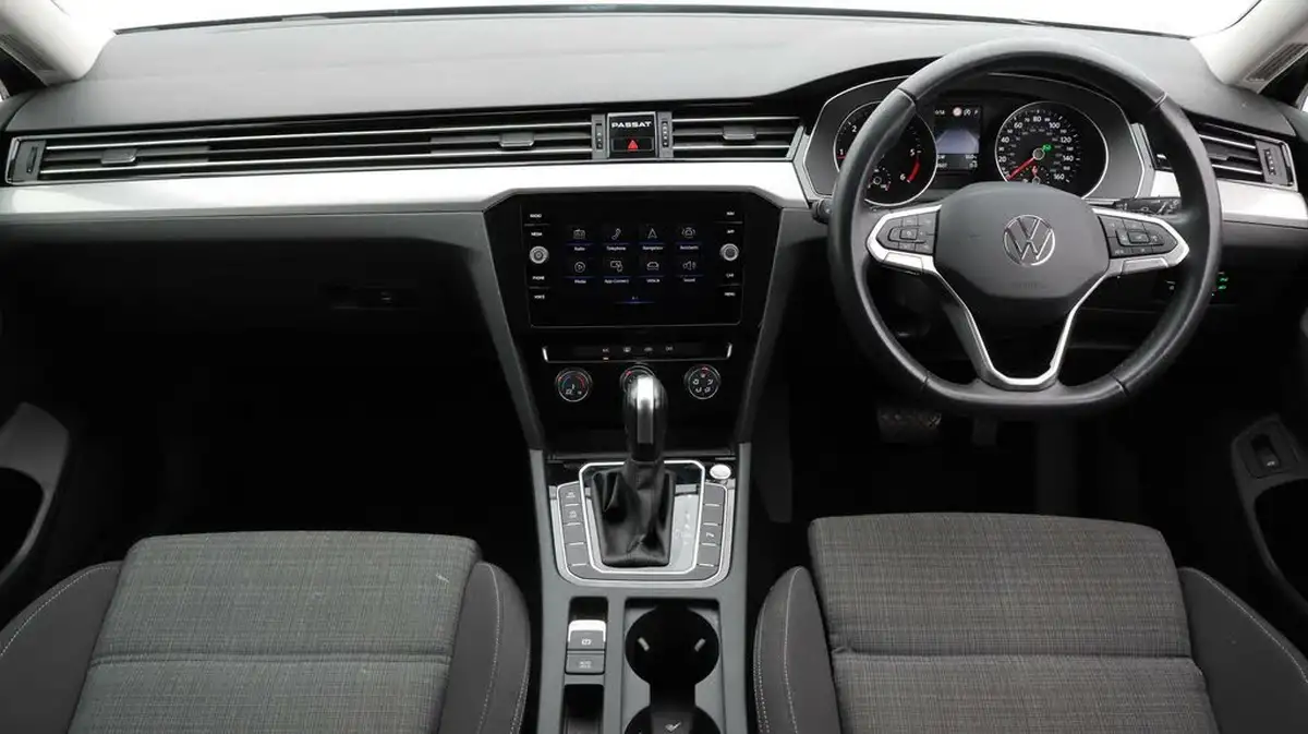 2022-volkswagen-passat-20tdi-se-nav-150ps-estate-5d-dsg-big-13
