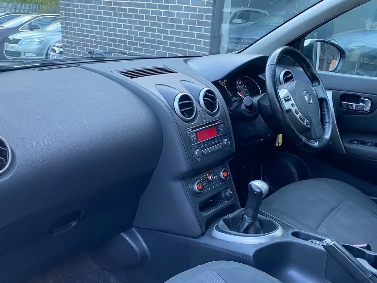 2012-nissan-qashqai-16-acenta-big-16