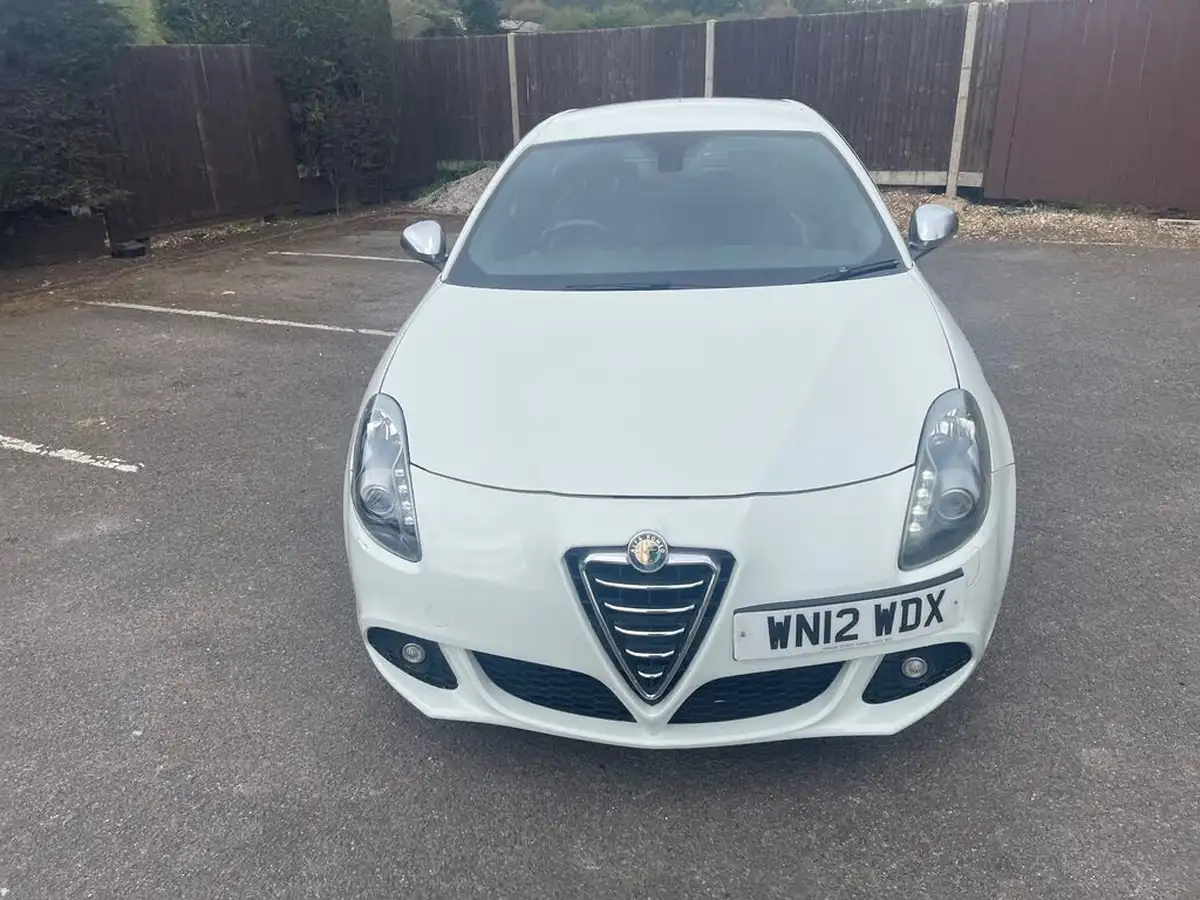 2012-alfa-romeo-giulietta-20td-veloce-170bhp-tct-big-26