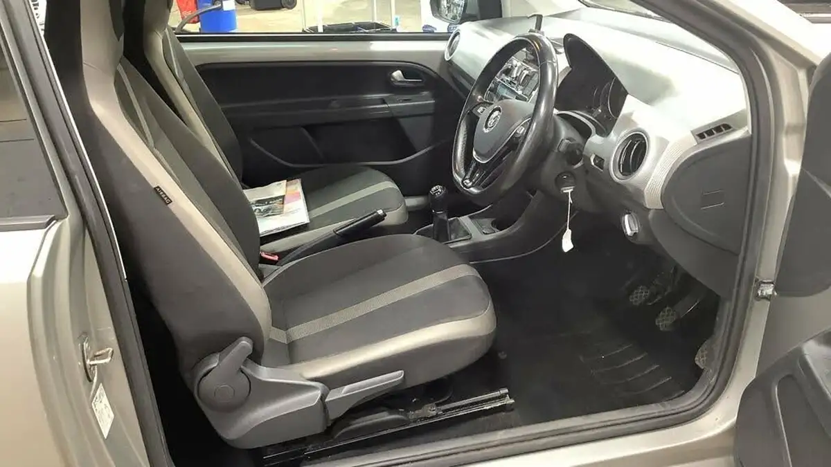 2017-volkswagen-up-10-high-up-75ps-3d-big-10