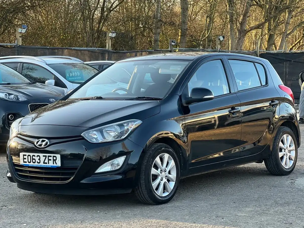 2013-hyundai-i20-12-active-5d-big-6
