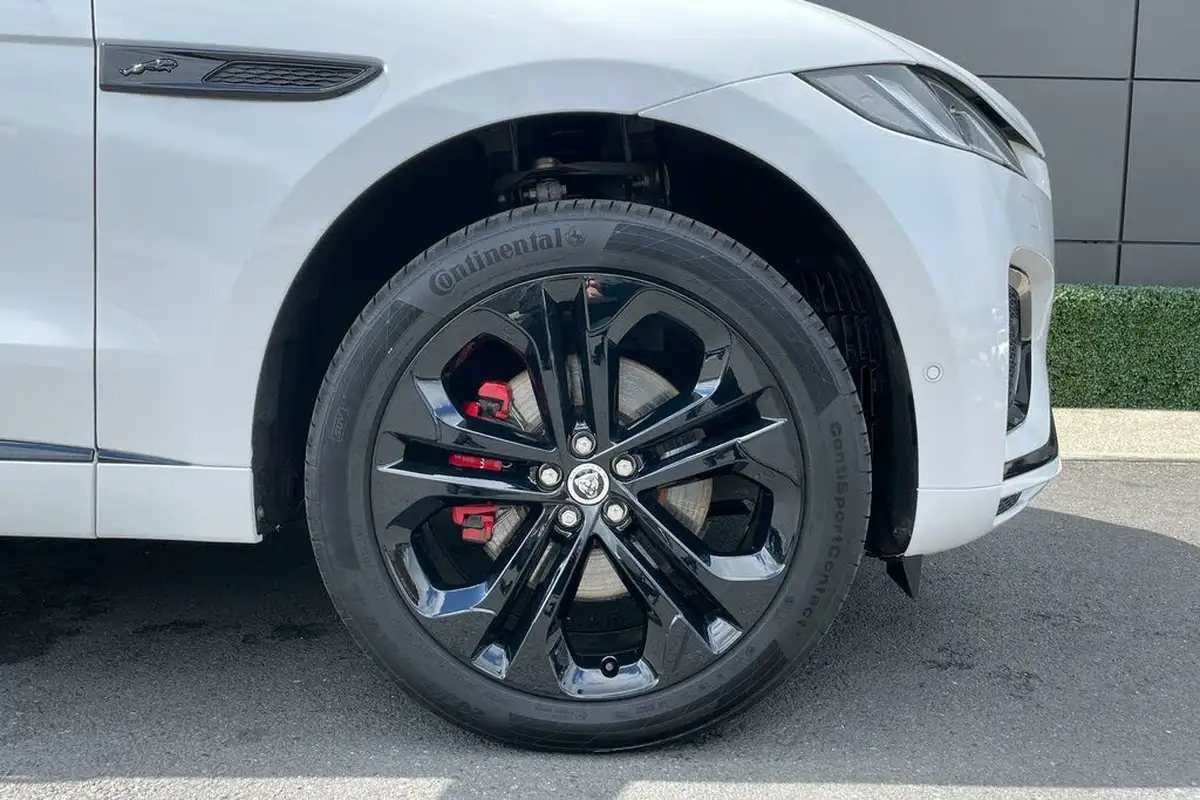 2024-jaguar-f-pace-20-d200-r-dynamic-se-black-90th-anniversary-edition-big-14
