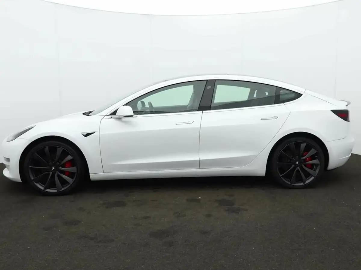 2020-tesla-model-3-e-performance-big-3