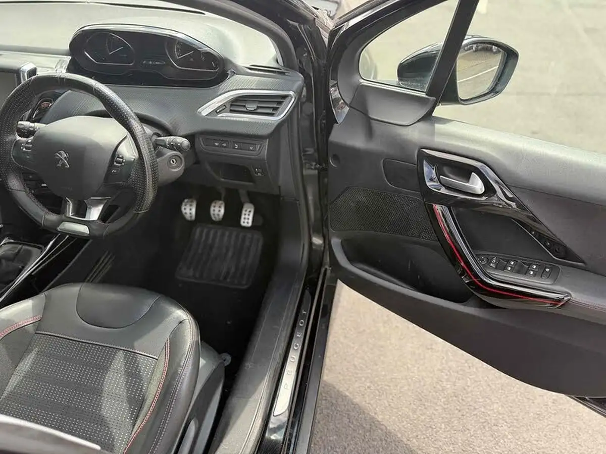 2018-peugeot-2008-suv-12-puretech-gt-line-130bhp-big-14
