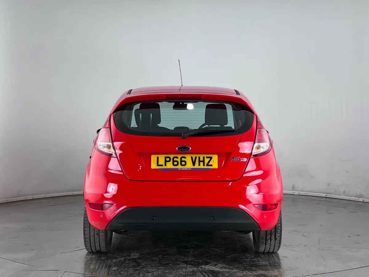 2016-ford-fiesta-125-zetec-5d-big-4