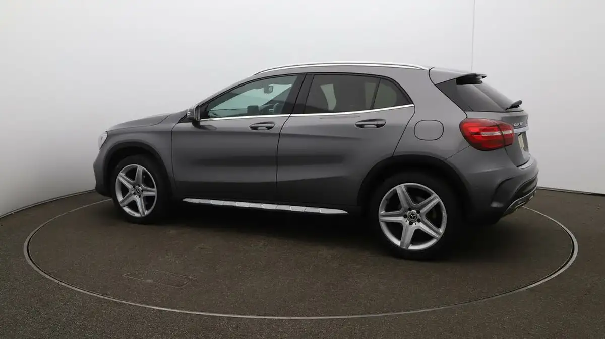 2020-mercedes-benz-gla-class-16-gla-180-amg-line-edition-7g-dct-big-38