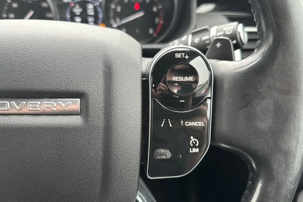 2018-land-rover-discovery-20-si4-se-big-16