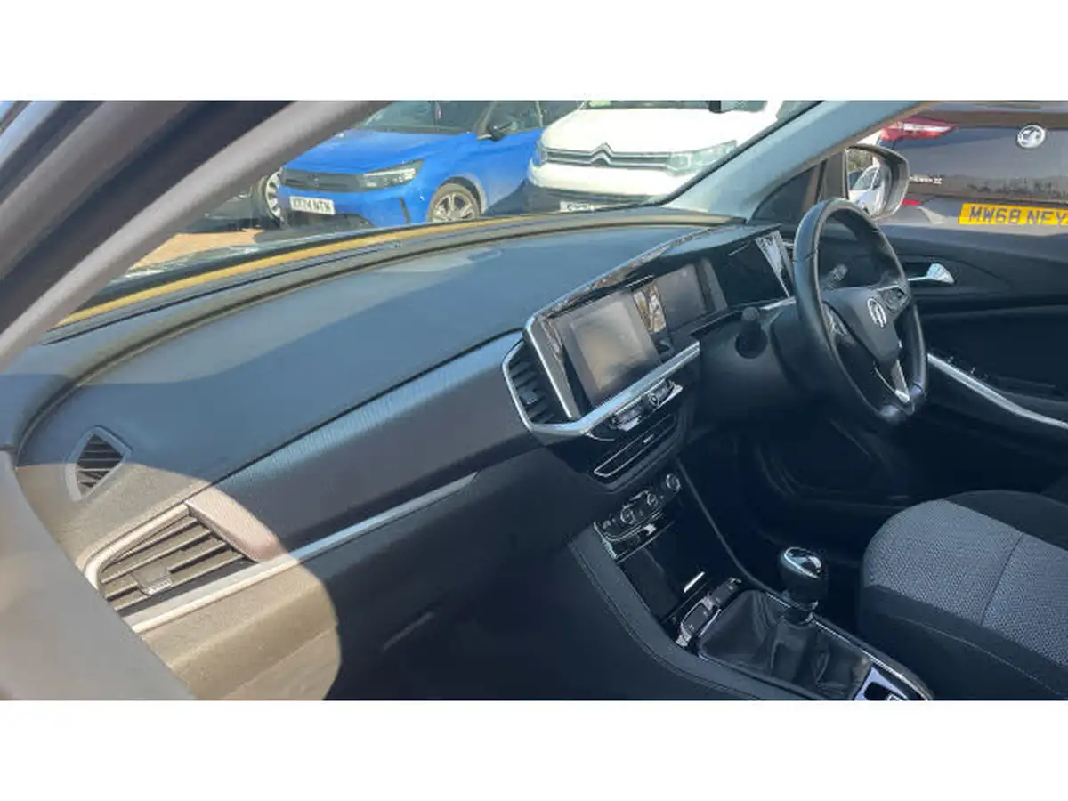 2023-vauxhall-grandland-12-design-130ps-big-30