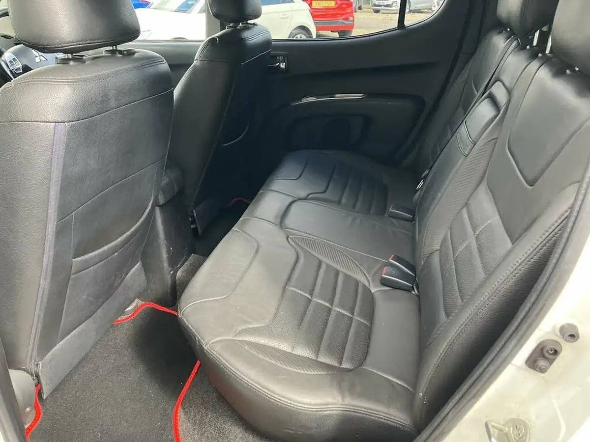 2014-mitsubishi-l200-25td-barbarian-auto-big-8