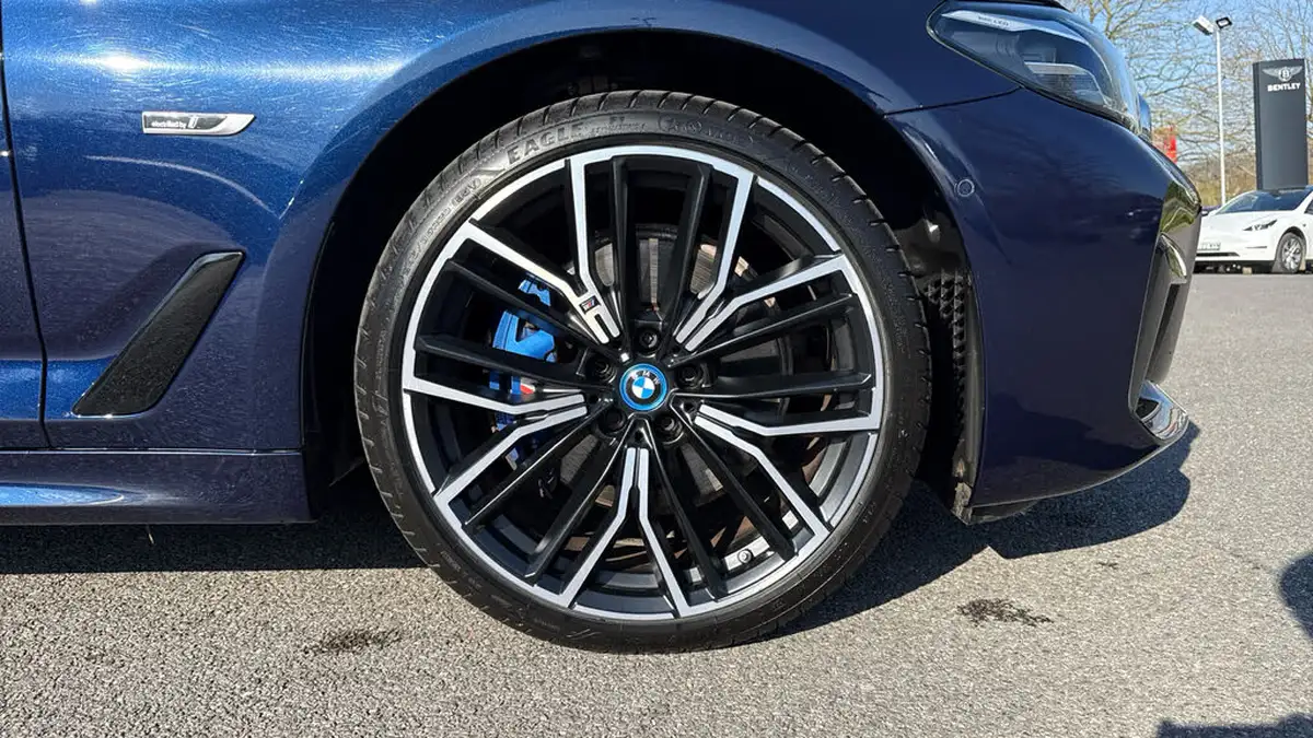 2022-bmw-5-series-20-530e-m-sport-saloon-4d-big-5