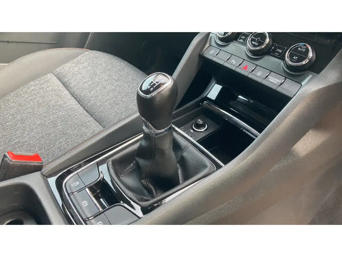 2021-skoda-karoq-15-tsi-se-drive-big-12