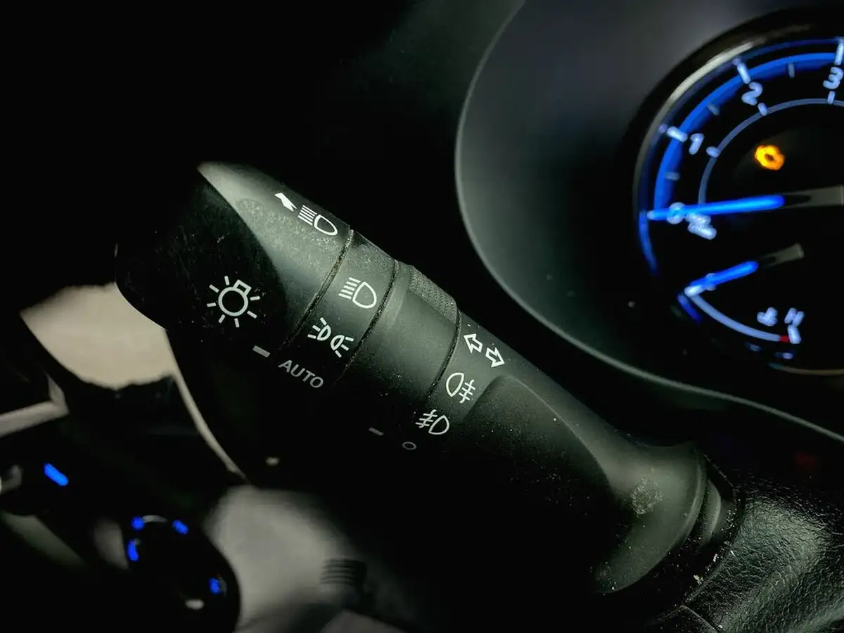 2021-toyota-hi-lux-28d-4d-invincible-x-at35-204hpeu6dt-e-big-31